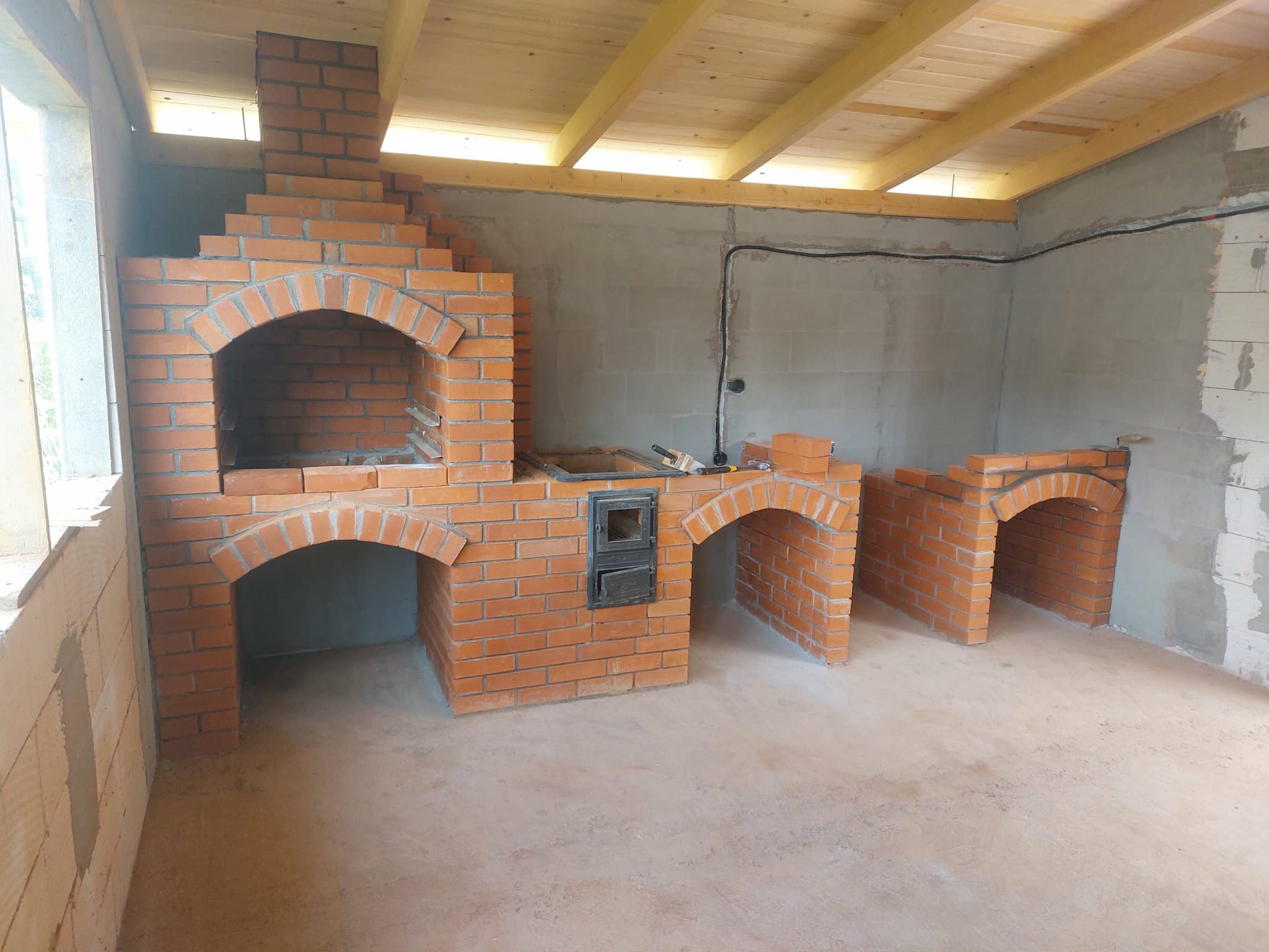 Execut lucrări la gata în construcții